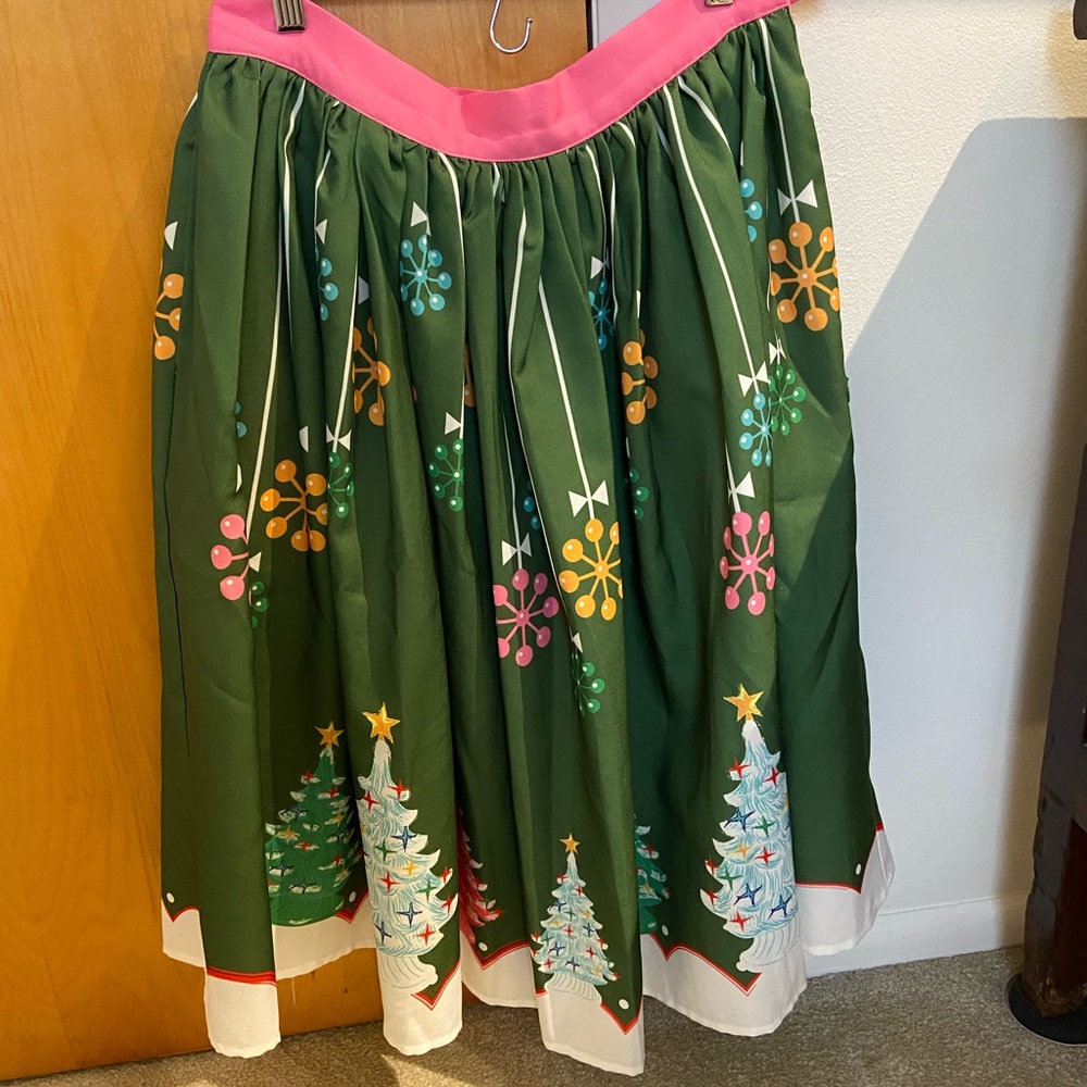Oblong Box Shop Christmas Tree skirt